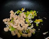A picture of step 4 of White Sauce Pasta.