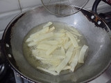हनी चिली पोटैटो (Honey Chilli Potato recipe in Hindi)