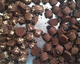 Foto langkah ke 7 dari resep Kue Kering Coklat Stik.