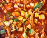Foto del paso 3 de la receta: Pollo con Calabacitas en Salsa de Guajillo