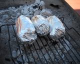 Foto del paso 2 de la receta: Papas rellenas a las brasas