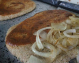 Foto del paso 7 de la receta: Pizza de harina integral masa saborizada