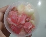 Foto langkah ke 2 dari resep 28. Salad buah tanpa keju simple.