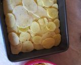 Tejszínes-sajtos rakott krumpli virslivel recept fázis 3 fotója