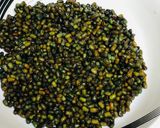 A picture of step 1 of Dal Makhni.
