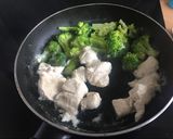 Foto del paso 1 de la receta: Ensalada Brócoli, Pollo, Queso, pan
