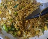 Foto langkah ke 4 dari resep Indomie goreng legit.