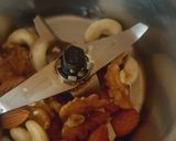 A picture of step 2 of Dry Fruit Milkshake.