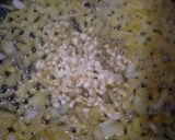 Foto langkah ke 2 dari resep Garlic Butter Rice.