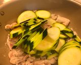 A picture of step 5 of Stir-fried Zucchini and pork.