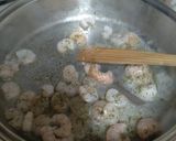 Foto del paso 1 de la receta: Patatas a la marinera con mejillones y gambas