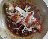 Foto langkah ke 5 dari resep Tim Ikan a la Hongkong.
