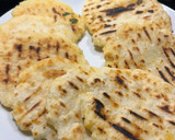 Foto del paso 5 de la receta: Como hacer arepas colombianas con queso 🧀