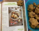 Foto langkah ke 5 dari resep Low Carbs / Keto Chocochips Cookies.