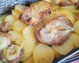 Hagymás tepsis tarja velesült krumplival recept fázis 3 fotója