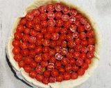 Une image de l'étape 6 de Tarte fine tomate cerise pesto.