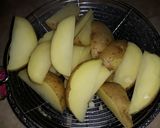 Foto langkah ke 3 dari resep Potato Wedges Teflon.