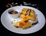 গাজর হালুয়া স্টাফড স্প্রিং রোল সার্ভড উইথ চকোলেট ট্রাফল সস রেসিপি ধাপ - 21 ছবি