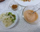 A picture of step 8 of Singaporean rice noodles.