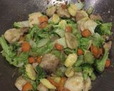 Foto langkah ke 4 dari resep Capcay Kering Ayam (wajib coba).