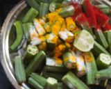 A picture of step 2 of Bhindi masala (sabzi).