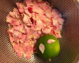 Hình bước làm 1 của món Siro hoa hồng