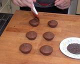Foto del paso 6 de la receta Arañas de Halloween (Magdalenas)