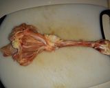 Foto del paso 1 de la receta: Muslo de pollo deshuesado empanizado