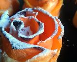 Foto del passaggio 4 della ricetta Roselline di melone in sfoglia