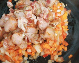 Foto del paso 4 de la receta: Espaguetis con pollo y panceta en salsa al vino