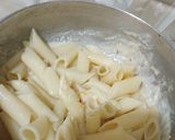 A picture of step 12 of White sauce Pasta.
