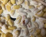 Une image de l'étape 2 de Gnocchis saumon fumé mozzarella gratinés à l’air fryer.