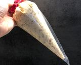 Foto del passaggio 4 della ricetta Ravioli blu con tartare di gamberi e ricotta