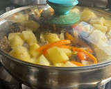 Foto del paso 4 de la receta: Carne Guisada (punta paleta) con asado sobrante