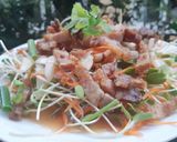 รูปขั้นตอนการทำที่ 4 ของ ยำหมูกรอบต้นอ่อนทานตะวัน 🌶️ 🥗 Crispy Pork Belly Spicy Salad