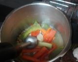 Foto del paso 2 de la receta: Sopa de garbanzos con fideos y carne con hierbahuerto
