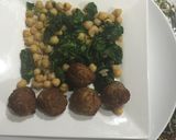 Foto del paso 3 de la receta: Salteado de garbanzos-espinaca-col rizada 
