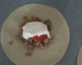 Foto del paso 3 de la receta: Empanadillas de carne, queso de cabra y mermelada de pimientos