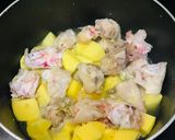 Hình bước làm 2 của món Móng giò 🐷 ninh khoai tây🥔🥔
