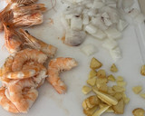 Foto del paso 1 de la receta: Arroz meloso de gambas y sepia