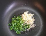 Foto langkah ke 2 dari resep Sup Telur Tomat.