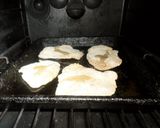 Foto del paso 3 de la receta: Milanesa de cerdo con cobertura de hongo y parmesano y guarnición de panceta y puerro