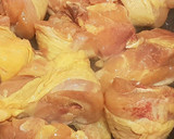 Foto del paso 1 de la receta: Pollo guisado con reducción de mandarinas