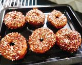 Foto langkah ke 4 dari resep Baked Choco Donuts.