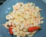 Foto del paso 3 de la receta: Penne Rigate en Salsa de Camarones a la Diabla