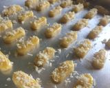 Foto langkah ke 6 dari resep Kastengel Keju Blueband Tanpa Mixer.