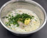 Foto langkah ke 2 dari resep Kue Bawang Gunting Tanpa Telur Tanpa Santan.