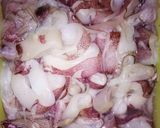 Foto langkah ke 2 dari resep Cumi basah saus tiRam.
