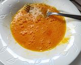 Foto del paso 2 de la receta: Tortilla francesa con bull negro y pan con tomate al punto picante