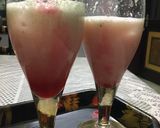 A picture of step 7 of Litchi lemonade with rose syrup.